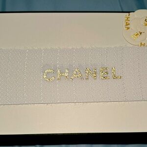 Chanel Holiday Gift box with blank card and filler